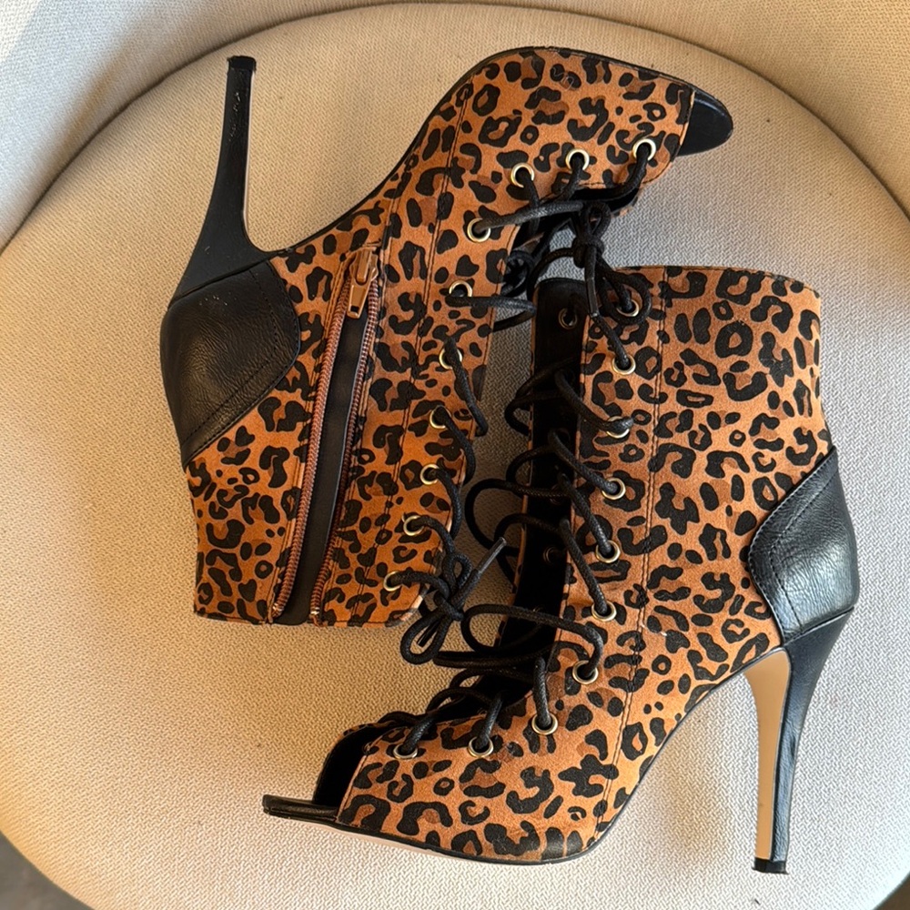 Shoe Dazzle Brown and Black Leopard Print Heels